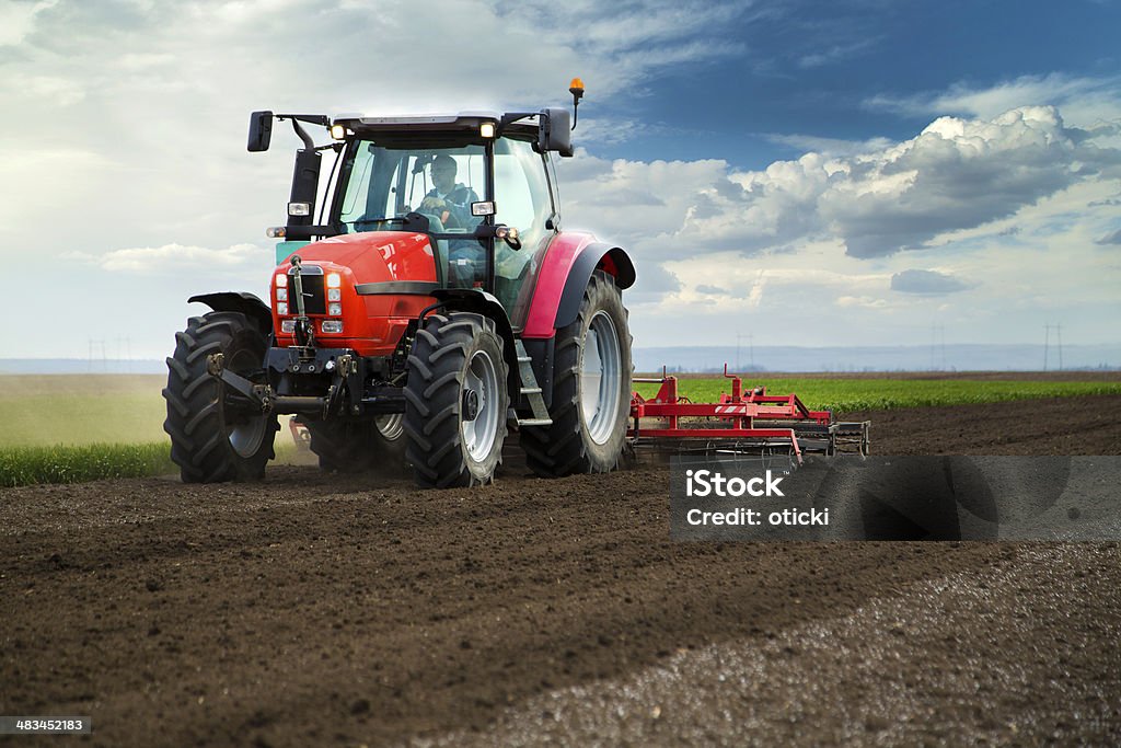 Ban Traktor untuk Medan Berlumpur